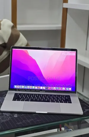 New Laptop Apple MacBook Pro 2017 16GB Intel Core i7 SSD 512GB