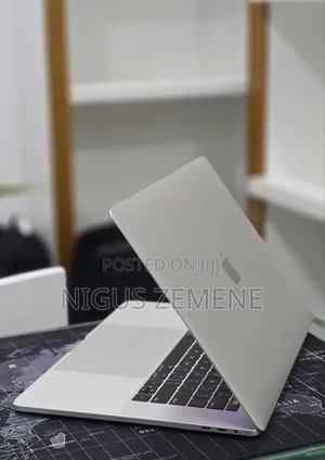 New Laptop Apple MacBook Pro 2017 16GB Intel Core i7 SSD 512GB
