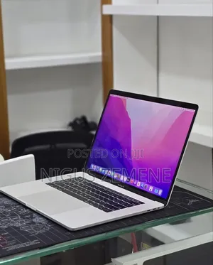 New Laptop Apple MacBook Pro 2017 16GB Intel Core i7 SSD 512GB