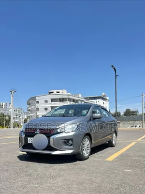 Mitsubishi Attrage 2021 Silver