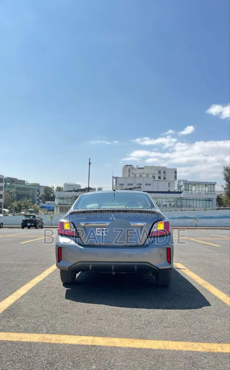Mitsubishi Attrage 2021 Silver