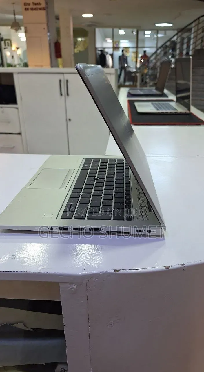 New Laptop HP EliteBook 830 G5 8GB Intel Core i5 SSD 512GB