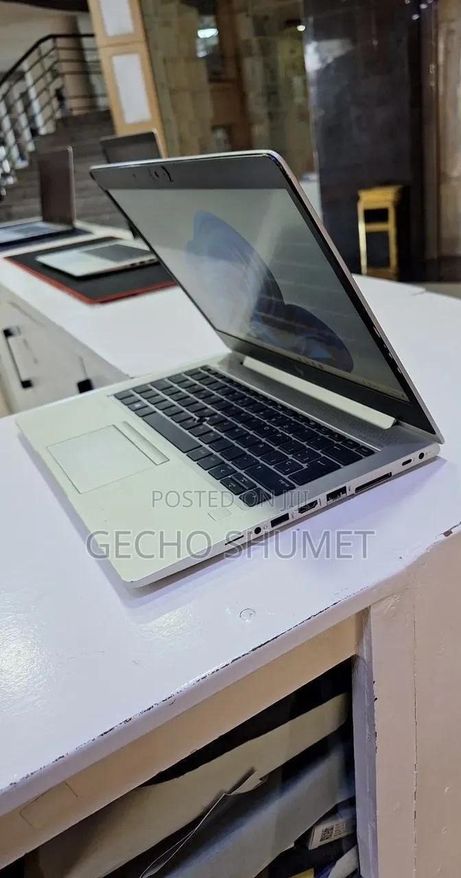 New Laptop HP EliteBook 830 G5 8GB Intel Core i5 SSD 512GB