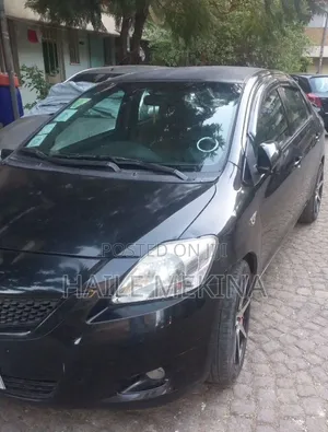 Toyota Yaris 2010 Black