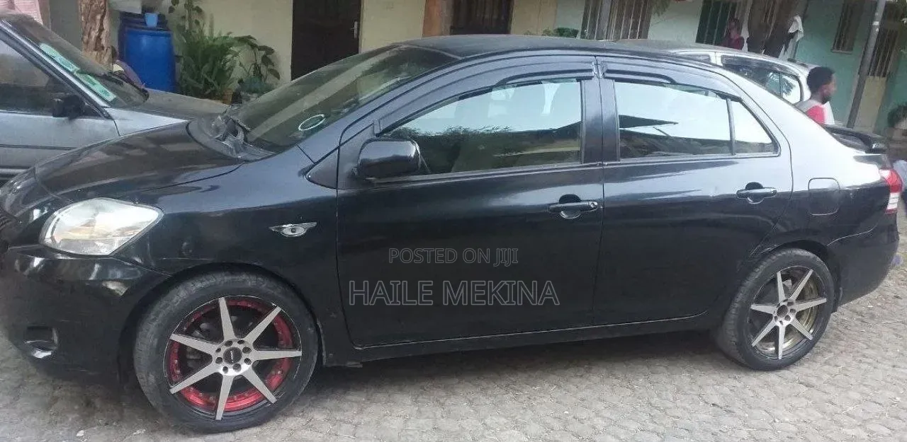 Toyota Yaris 2010 Black