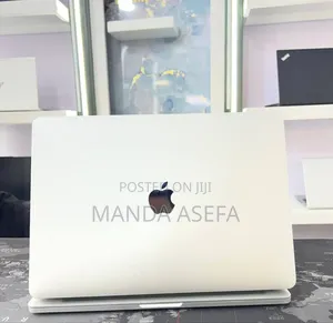 New Laptop Apple MacBook Pro 2022 M2 16GB Apple M2 SSD 256GB