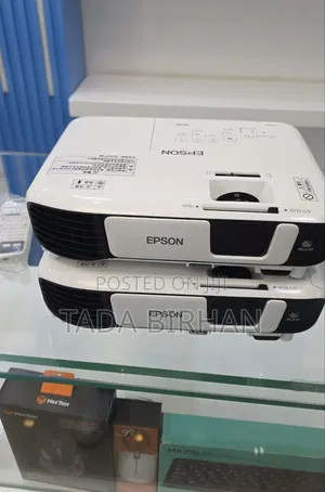 Epson CB-X41 Projector Specifications
• Brightness: