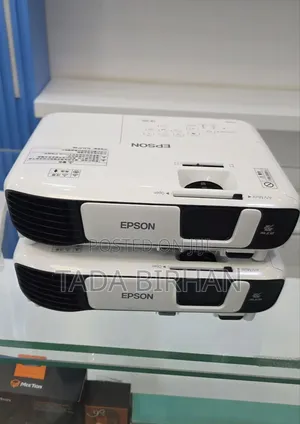 Epson CB-X41 Projector Specifications
• Brightness: