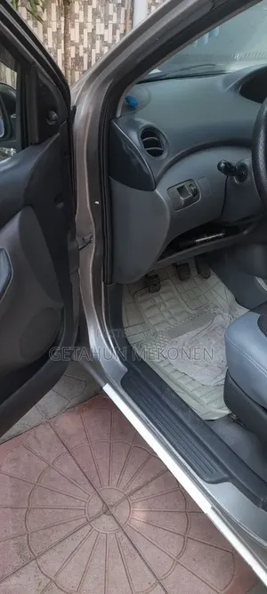 Toyota Yaris 2005 Gold