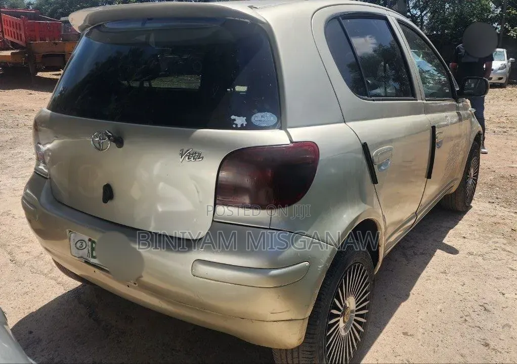Toyota Vitz 2004 Gold