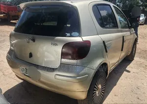 Toyota Vitz 2004 Gold