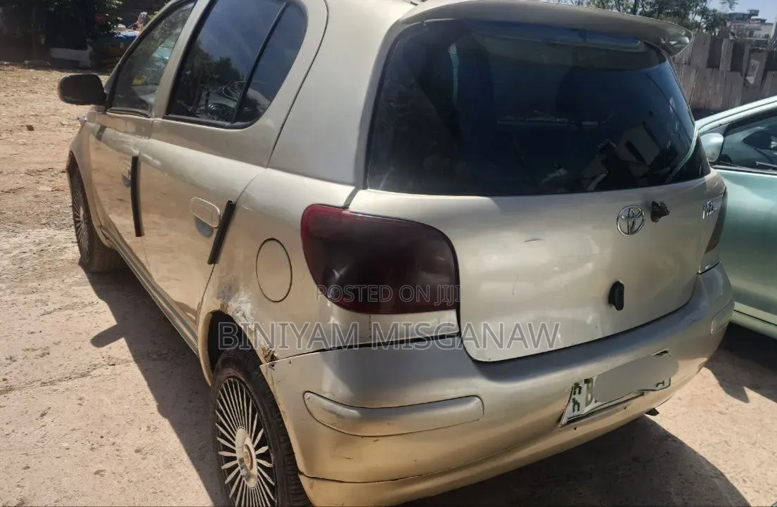 Toyota Vitz 2004 Gold