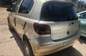 Toyota Vitz 2004 Gold