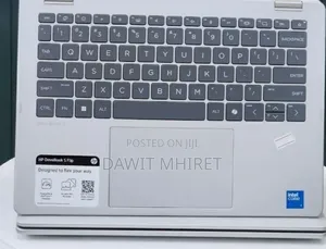 New Laptop HP OmniBook 5 Flip 16GB Intel Core i7 SSD 512GB