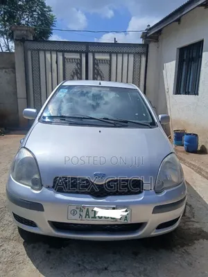 Toyota Vitz 2002 Silver