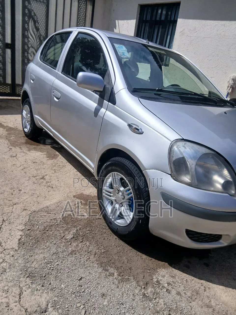 Toyota Vitz 2002 Silver