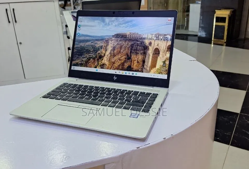New Laptop HP EliteBook 840 G5 16GB Intel Core i7 SSD 512GB