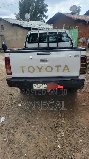 Toyota Hilux 2010 White