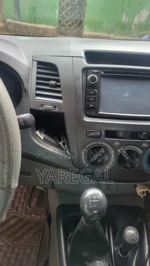 Toyota Hilux 2010 White