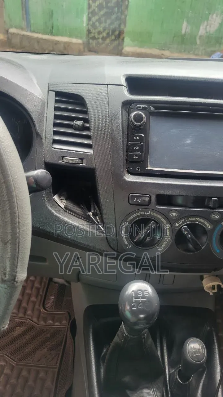 Toyota Hilux 2010 White