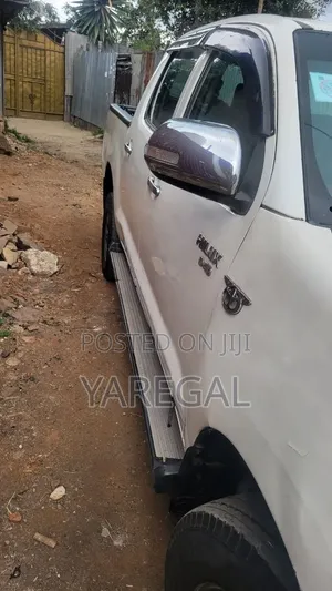 Toyota Hilux 2010 White