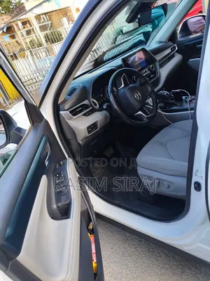 Toyota Highlander LE 2022 White