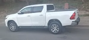 Toyota Hilux 2018 White