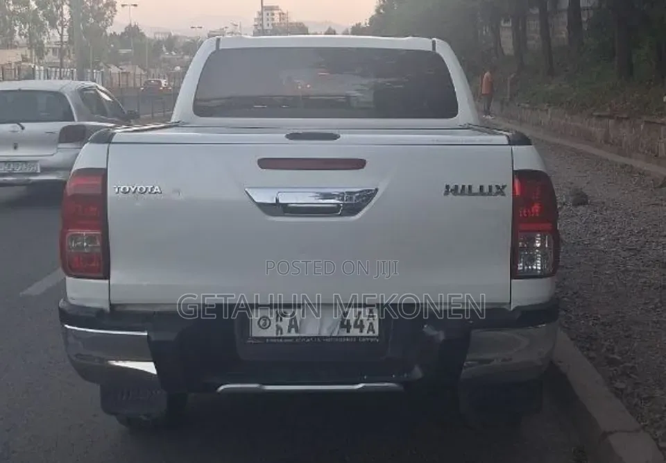 Toyota Hilux 2018 White