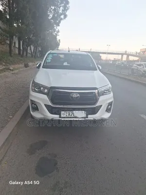 Toyota Hilux 2018 White