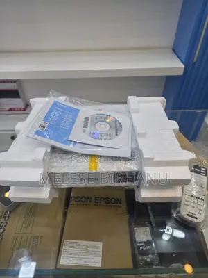 Brand New Epson Eb-E01 Projector