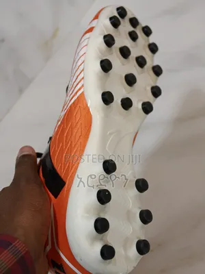 Football Shoes የእግር ኳስ ታኬታ