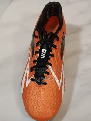 Football Shoes የእግር ኳስ ታኬታ