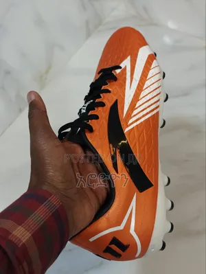 Football Shoes የእግር ኳስ ታኬታ