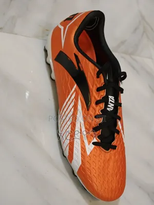 Football Shoes የእግር ኳስ ታኬታ