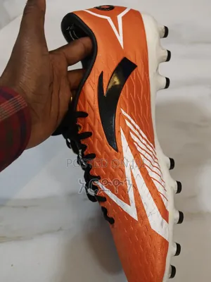 Football Shoes የእግር ኳስ ታኬታ