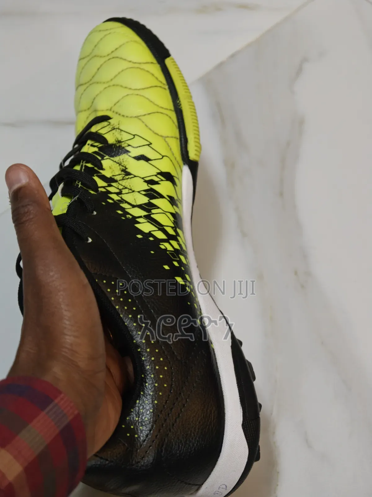 Ashenya Football Shoe ታኬታ