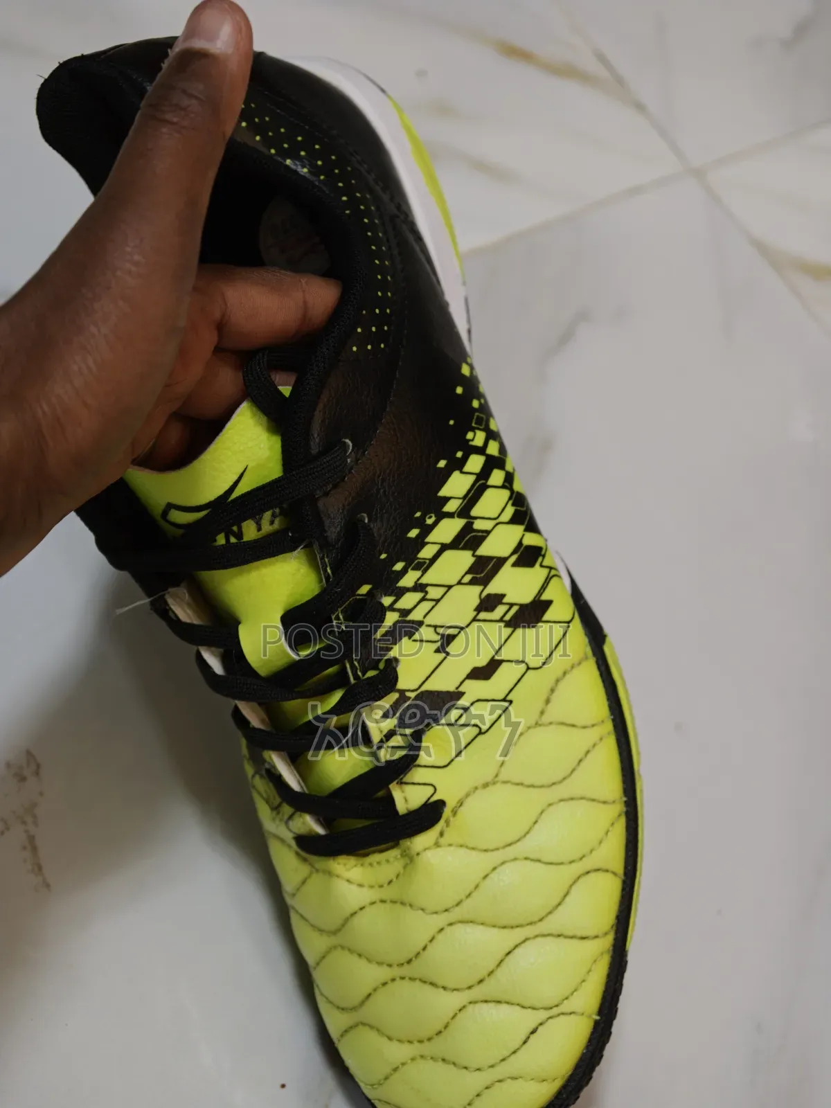 Ashenya Football Shoe ታኬታ