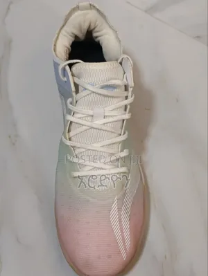 ታኬታ Football Shoes. Soccer Shoes