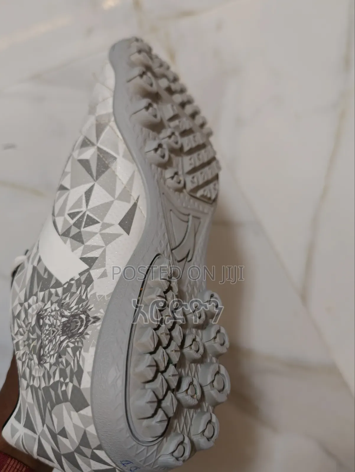 ኦርጅናል እጅግ በጣም ጠንካራ ታኬታ። ታኬታ Football Shoe