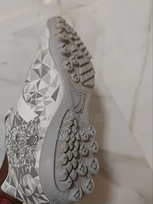 ኦርጅናል እጅግ በጣም ጠንካራ ታኬታ። ታኬታ Football Shoe