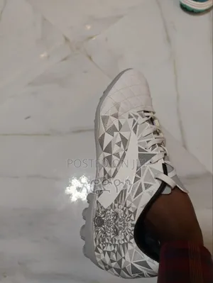 ኦርጅናል እጅግ በጣም ጠንካራ ታኬታ። ታኬታ Football Shoe