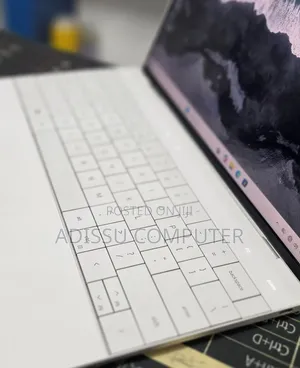 New Laptop Dell XPS 13 16GB Intel Core i7 SSD 512GB
