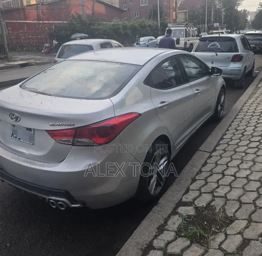 Hyundai Elantra 2013 Silver
