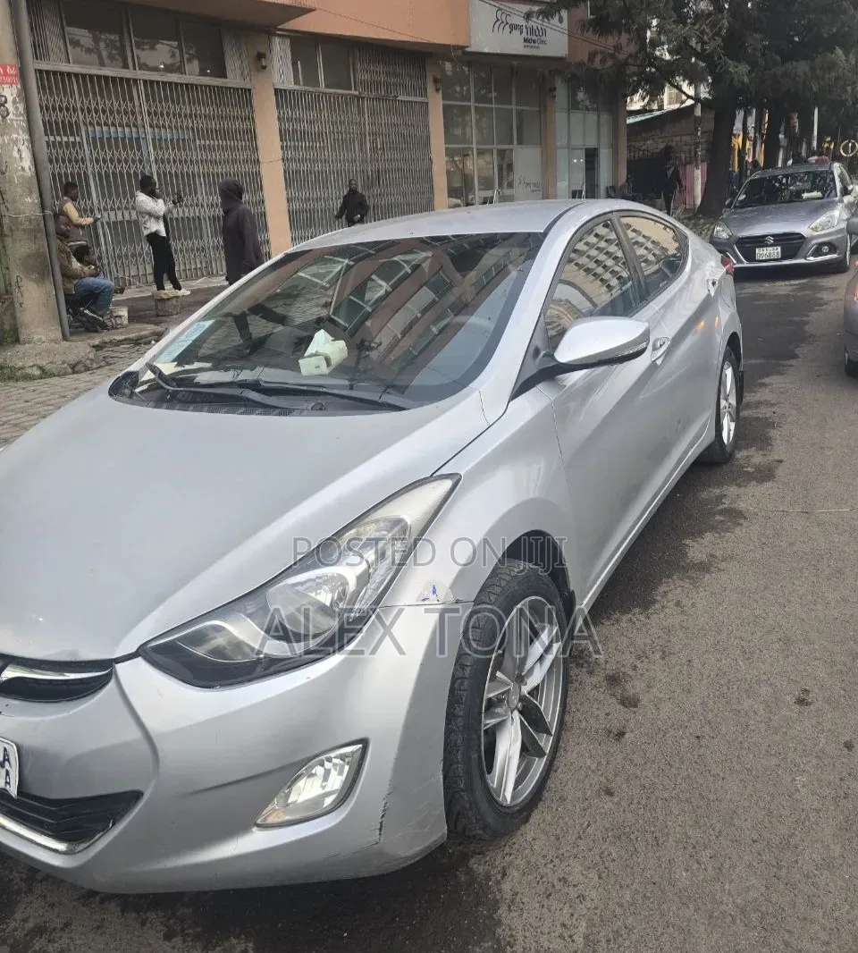 Hyundai Elantra 2013 Silver