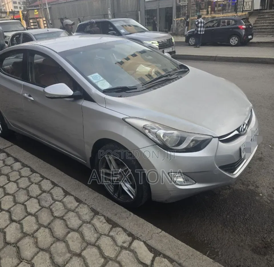 Hyundai Elantra 2013 Silver
