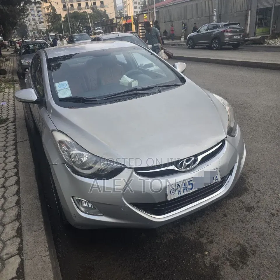 Hyundai Elantra 2013 Silver