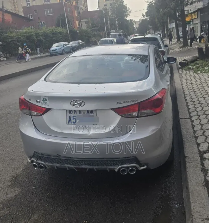 Hyundai Elantra 2013 Silver