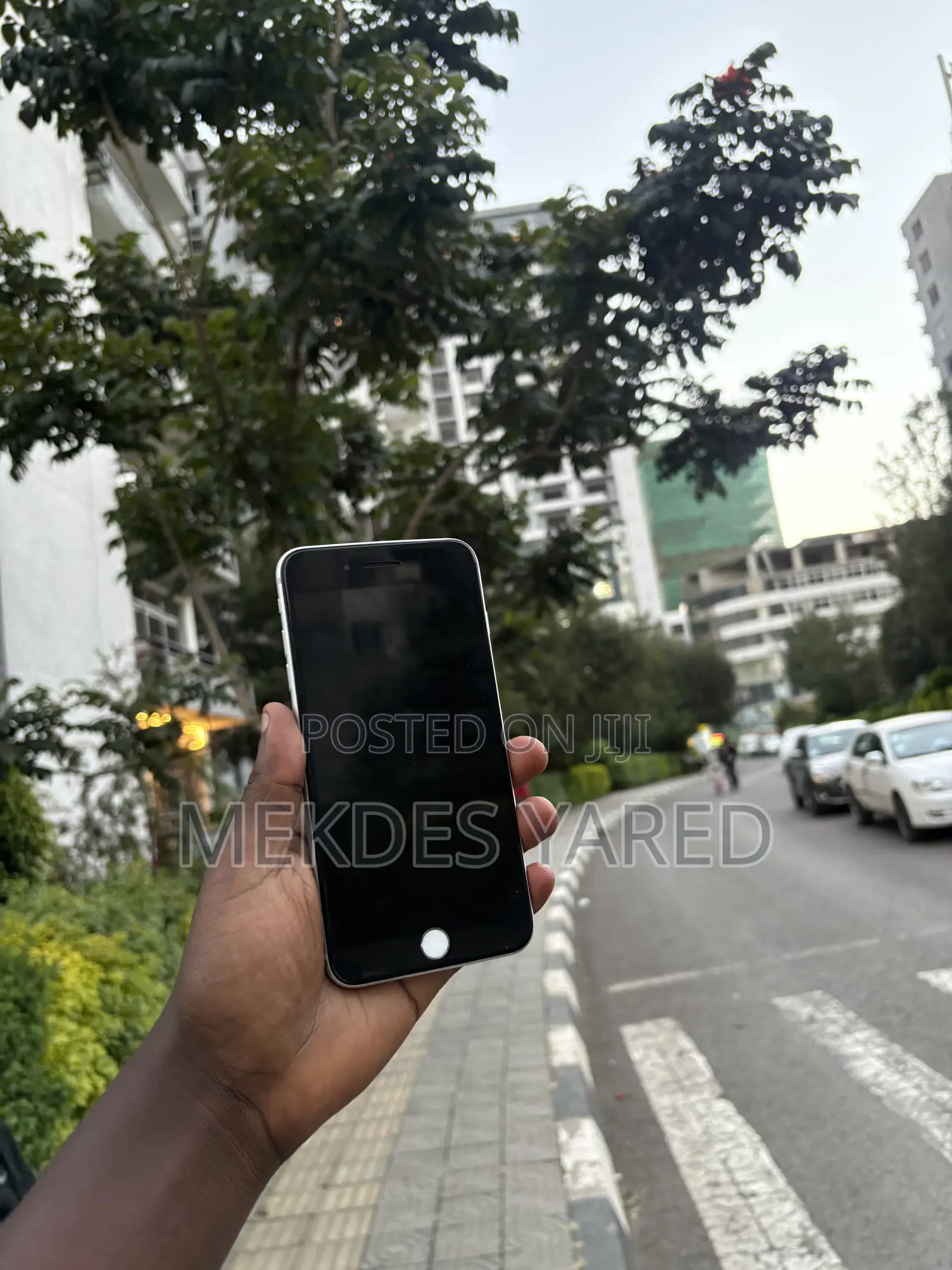 New Apple iPhone 8 Plus 64 GB White