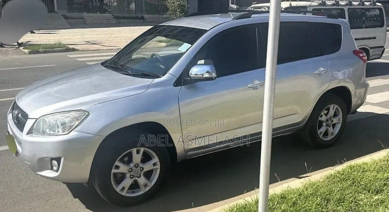 Toyota RAV4 2012 Silver