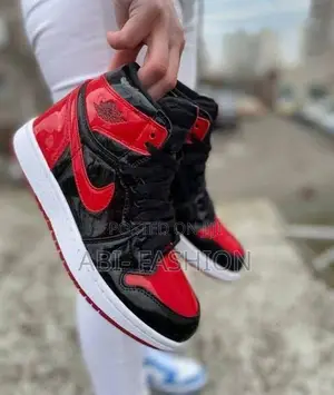 Nike Air Jordan 1 Mid Bred | New Arrival | Sizes: 40, 41, 42, 43, 44
